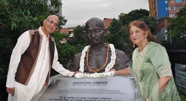 Ceremonia de Condecoración de la Fundación Mahatma Gandhi Ceremonia de Condecoración de la Fundación Mahatma Gandhi